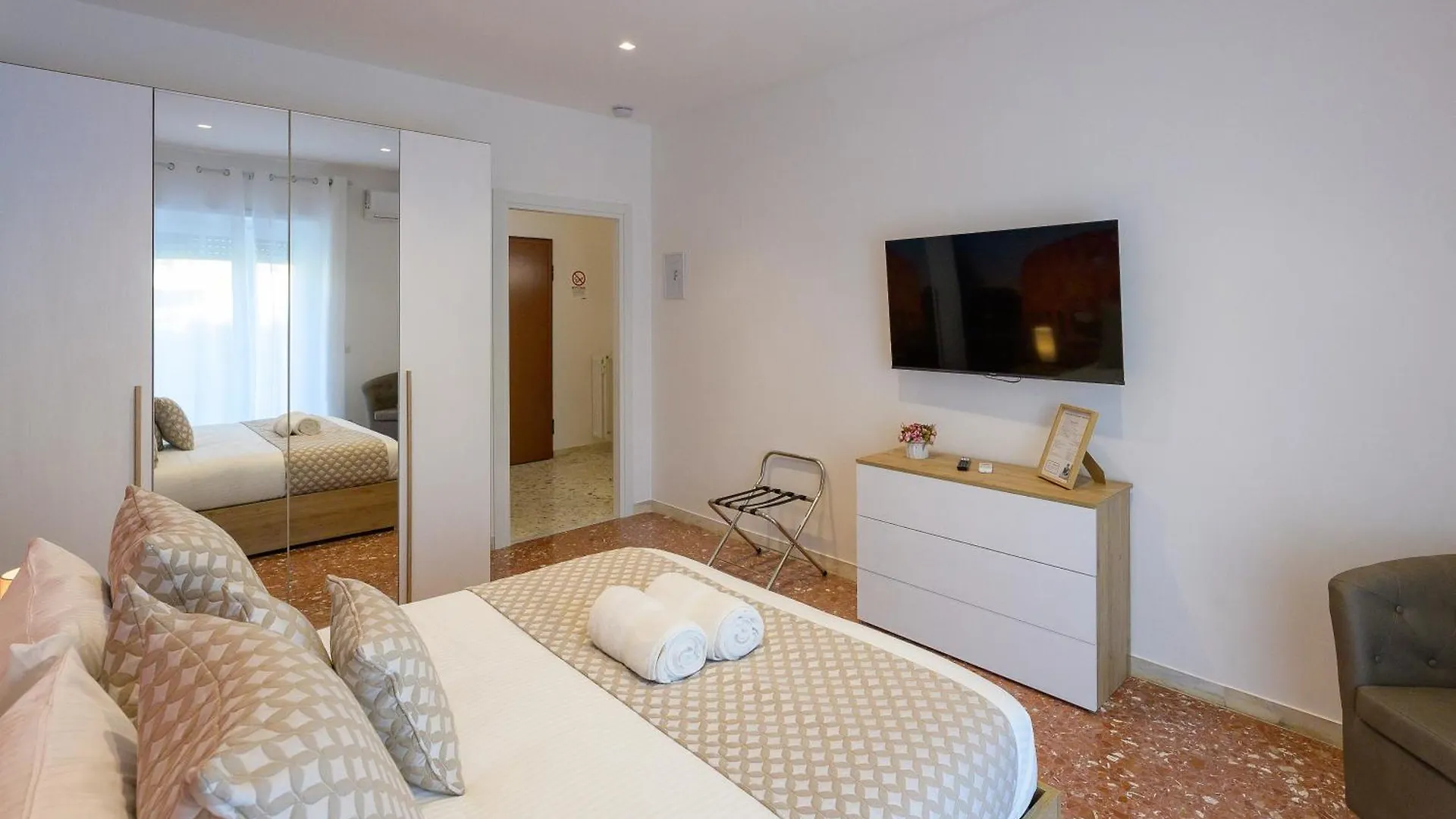 Luxury Suite-Metro Malatesta Rome 0*,  Italy